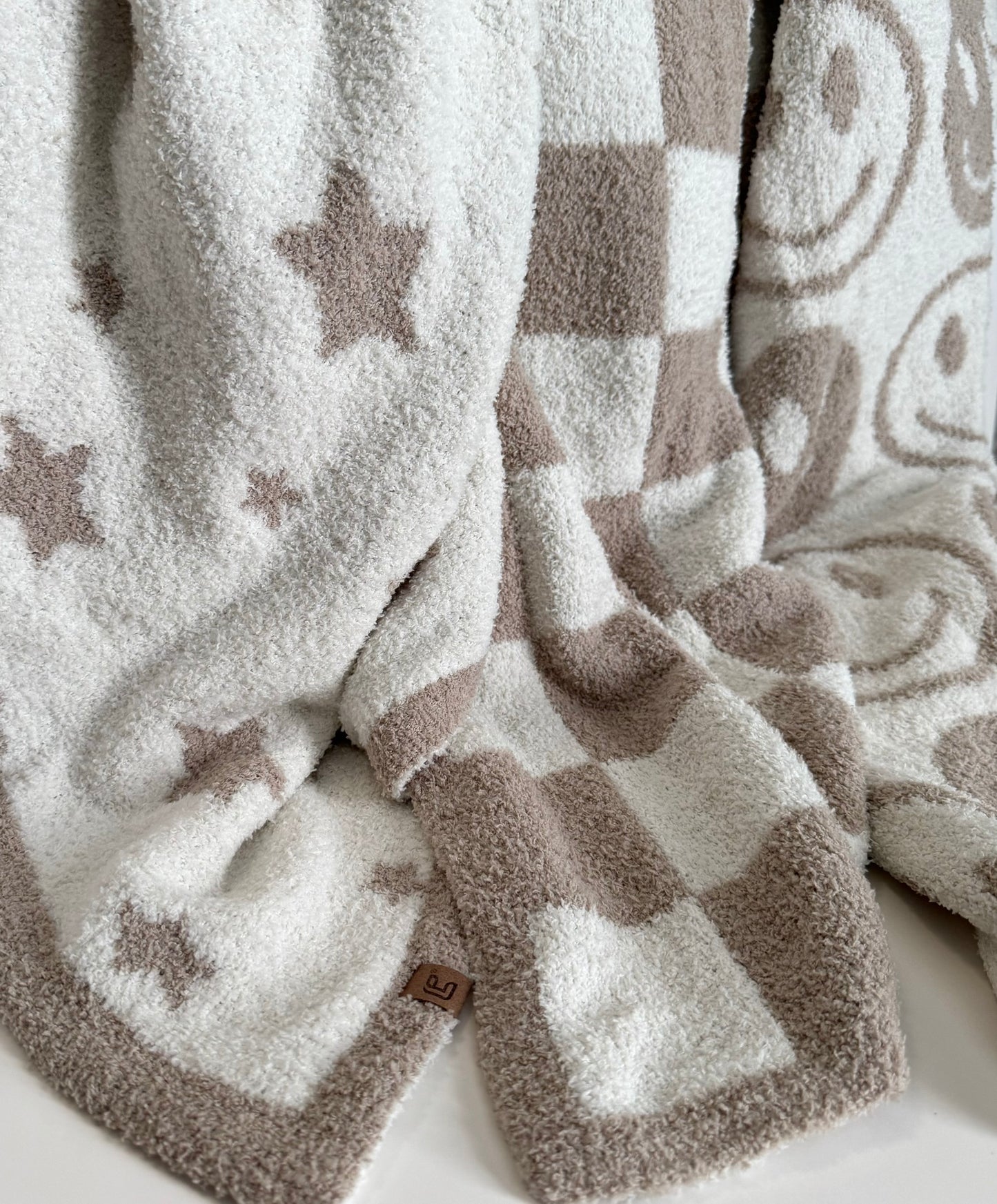 Bebé Luxe Blanket | Neutral Smiley Face