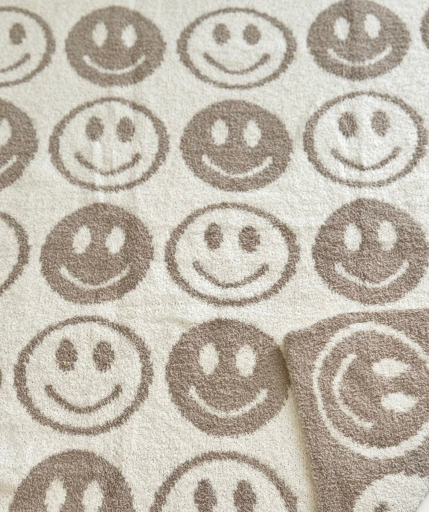 Bebé Luxe Blanket | Neutral Smiley Face