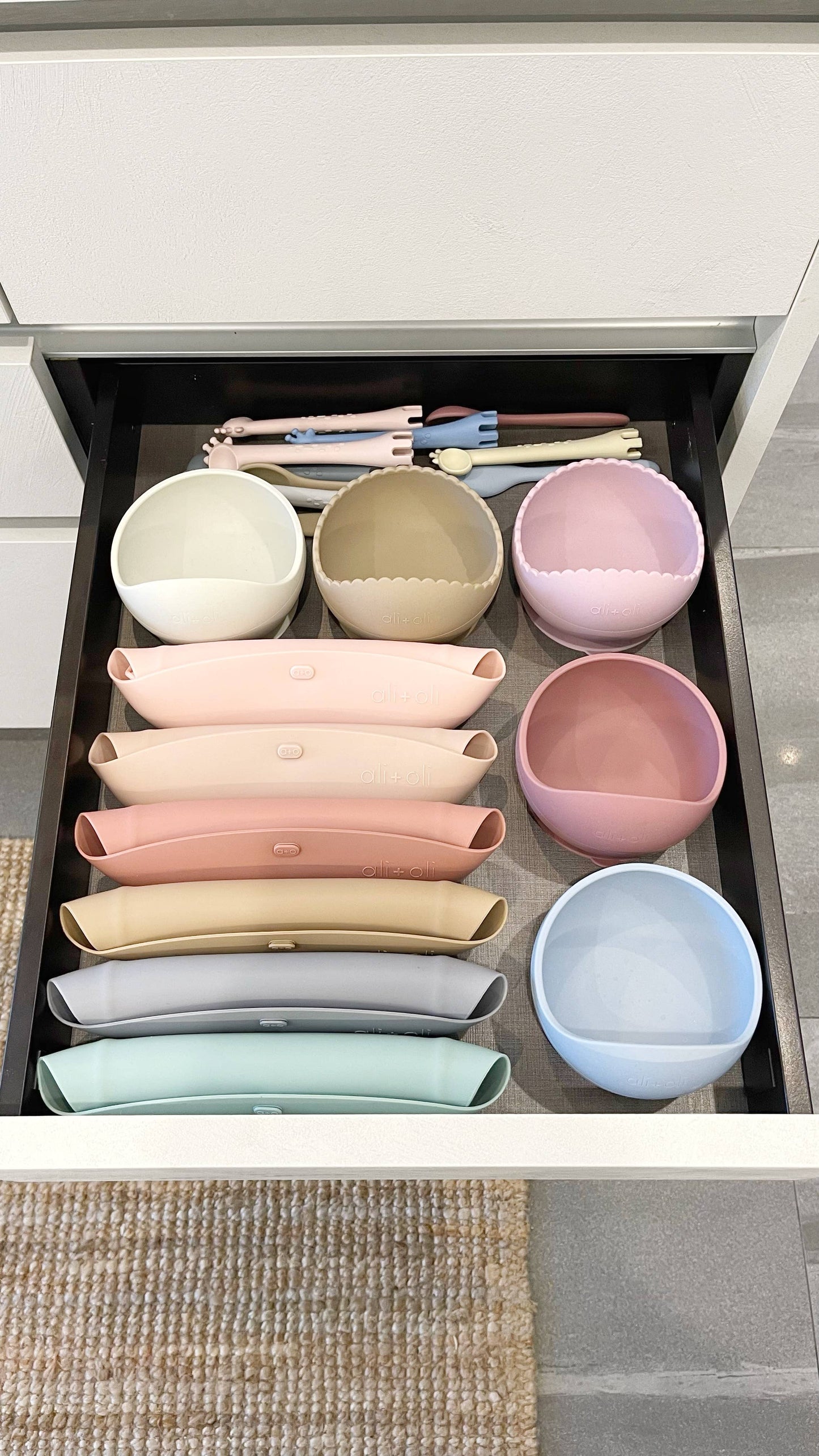 Silicone Roll Up Bib | Blush
