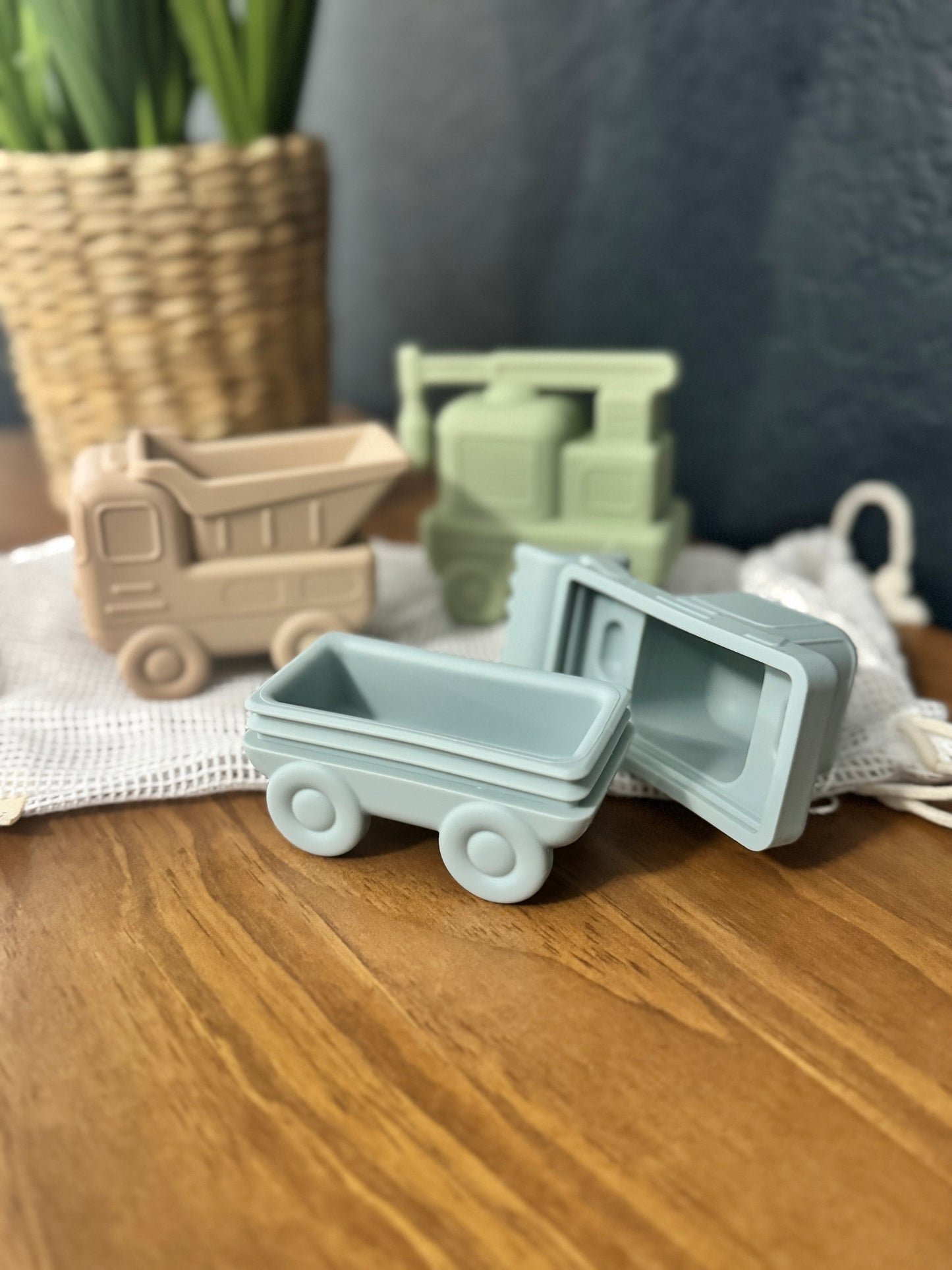 Ali + Oli Construction Vehicles Mold Free Bath Toys (Set of 3)