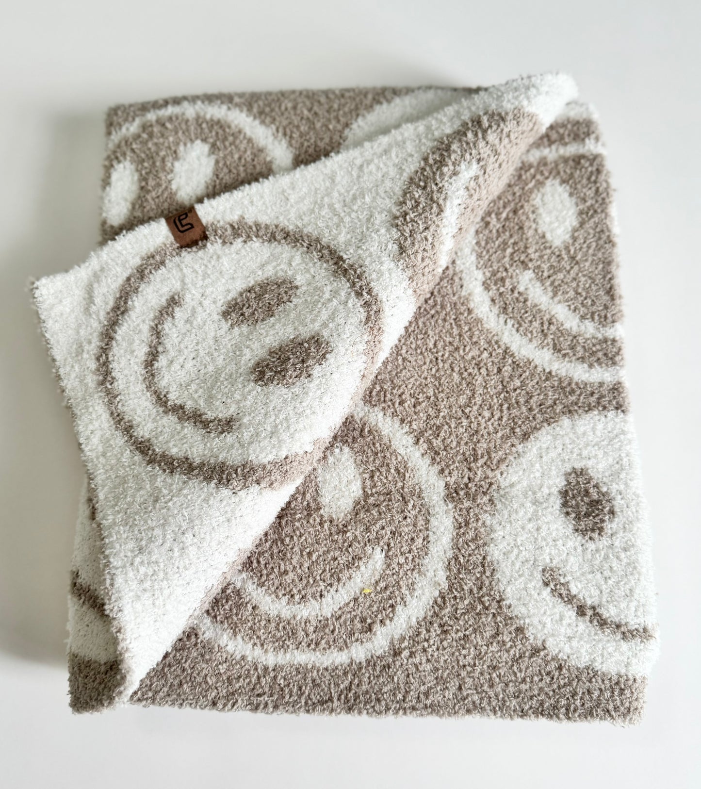 Bebé Luxe Blanket | Neutral Smiley Face